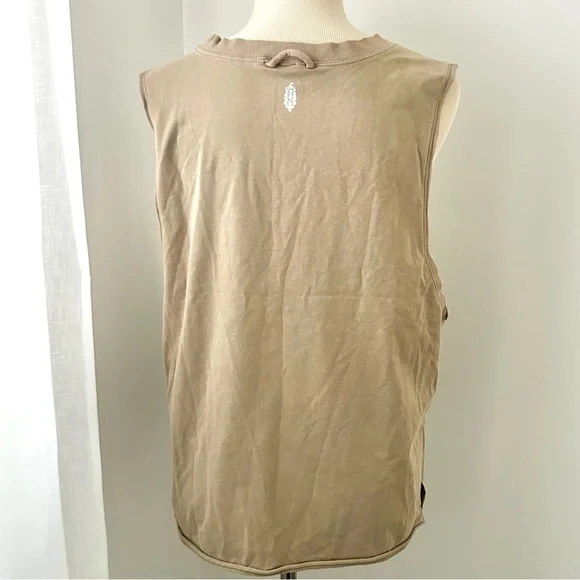 ☀️(A359) NEW Hot Shot Relaxed Sleeveless Top. Tan. Size: Medium - Picture 9 of 14